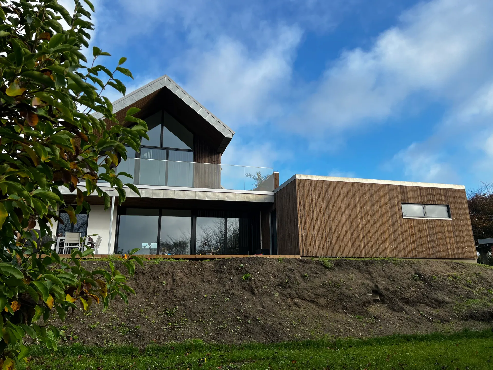 Haveside efter ombygning i Brønderslev — Arkitekttegnestuen Yderskov